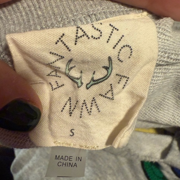 Fantastic Fawn Oversized Gray Smiley Face Sweatshirt - Picture 3 of 6